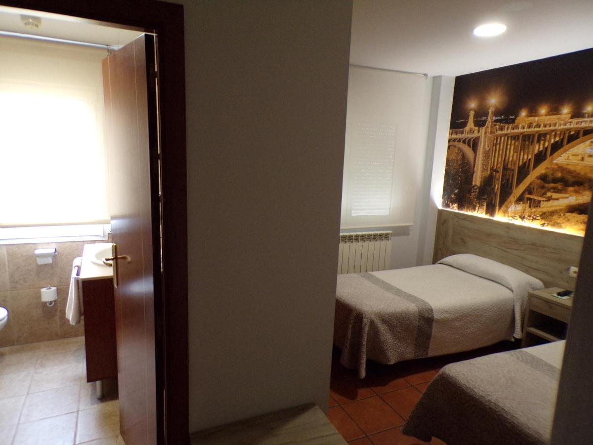 Hostal Serruchi Теруэль Экстерьер фото